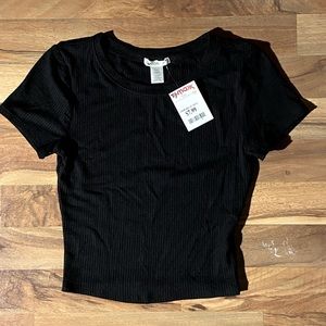 Ribbed black crop top